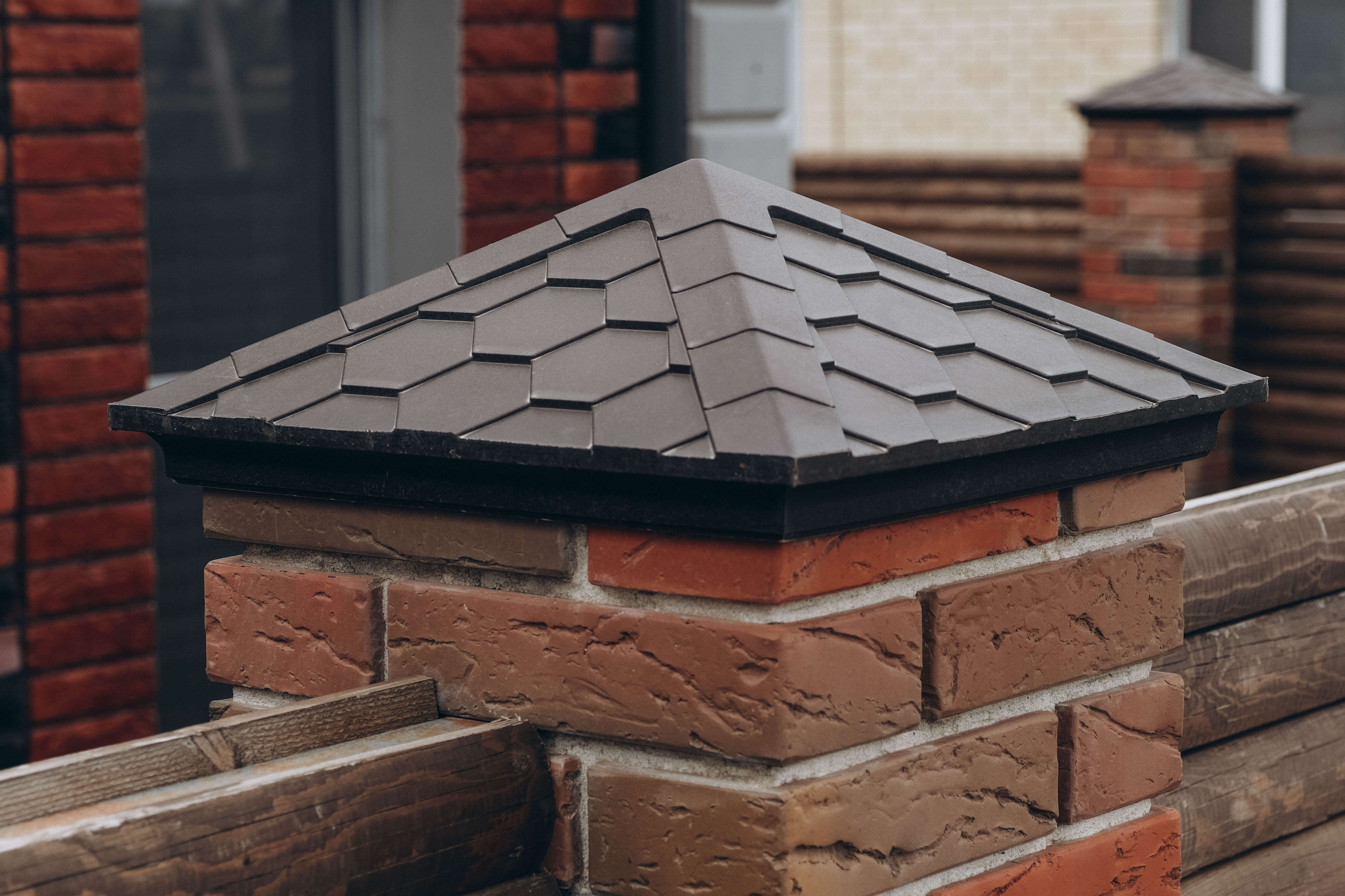 Колпак Zking Эверест Коричневый на столб 1.5х1.5 кирпича (390х390мм) в Первоуральске фото